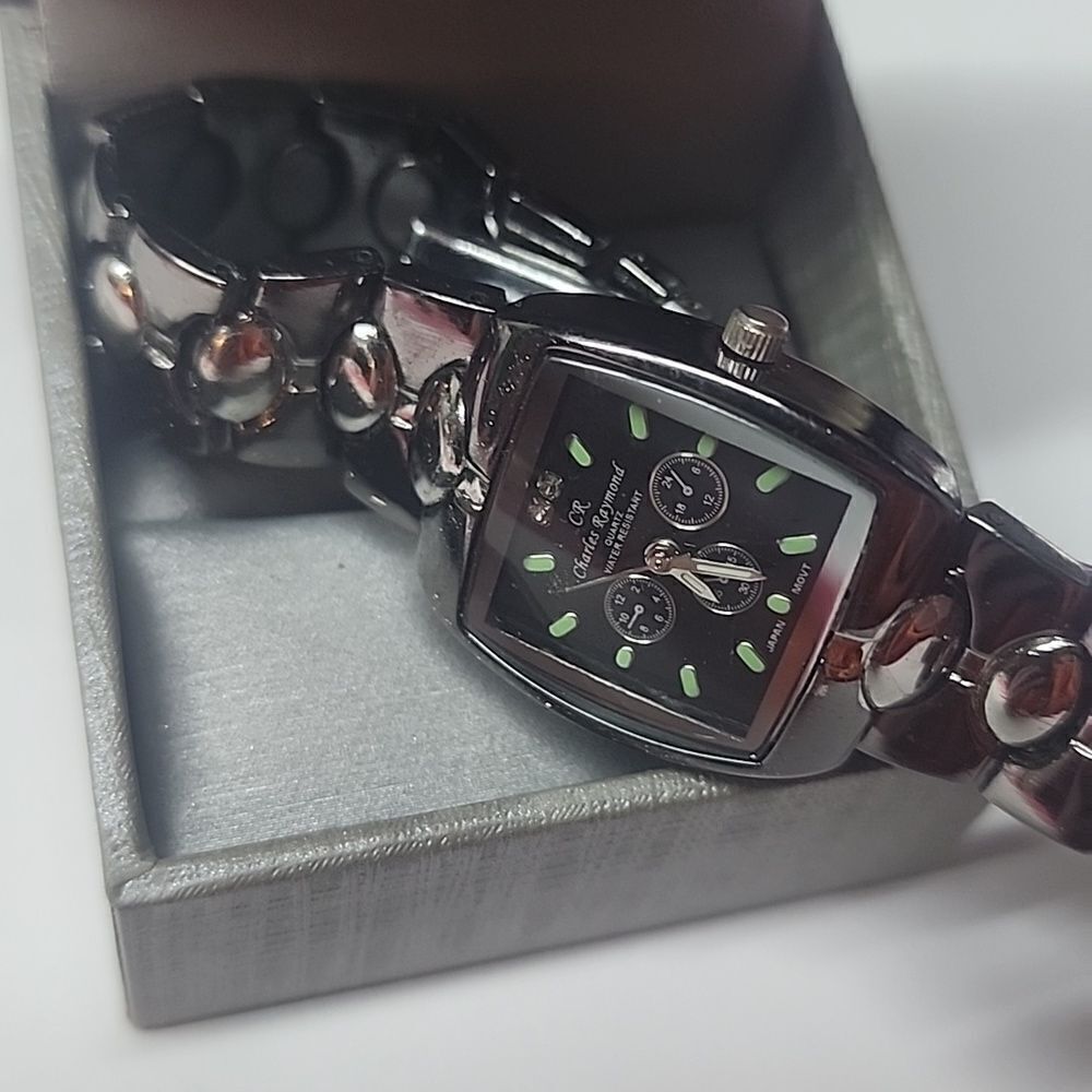 Charles Raymond Ladies Watch Two Tone Bracelet Black Dial V1251L *FOR PARTS*
